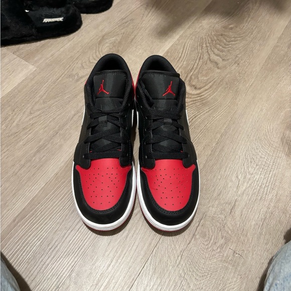 Aj1Low BLACK/GYM RED-WHITE NOIR/BLANIC/ROUGE GYM (6 in boys) I ALSO HAVE TH BOX - Picture 3 of 4